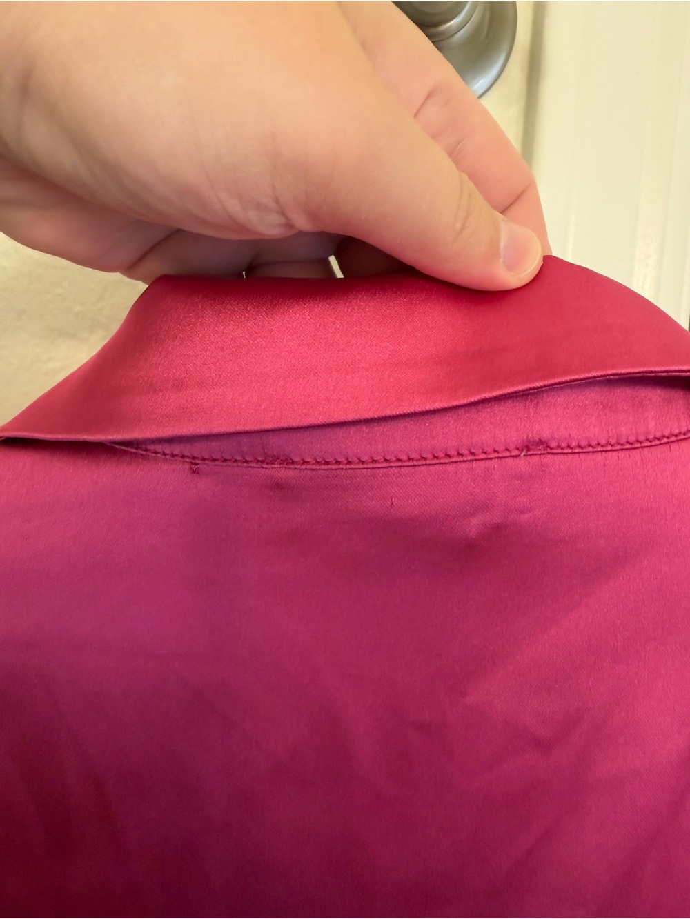 House of Harlow 1960 Hot Pink Satin Button Down Collared Top Size Medium - Picture 6 of 7